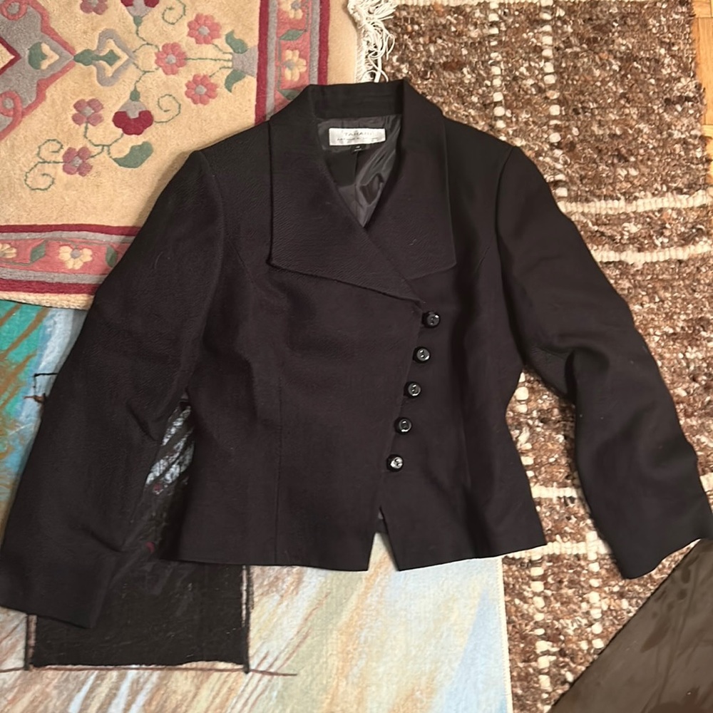Absolutely stunning women’s Tahari coat